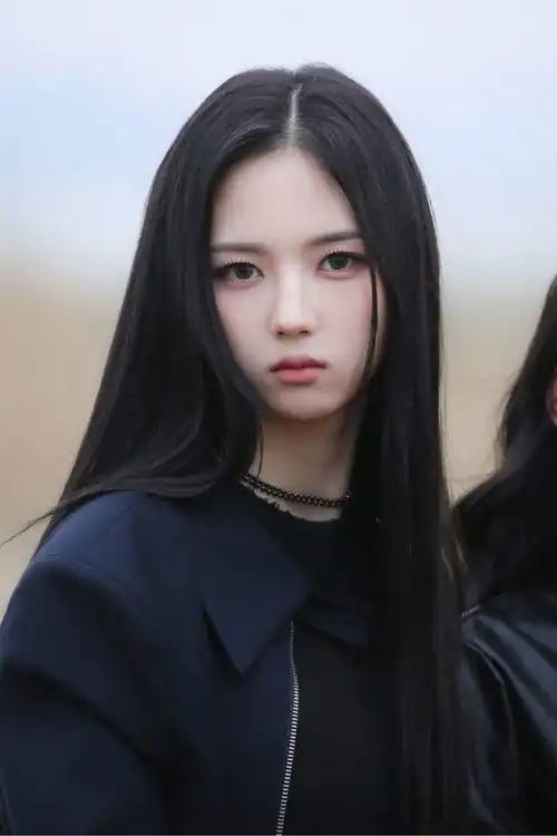 Jiwoo (tripleS)
