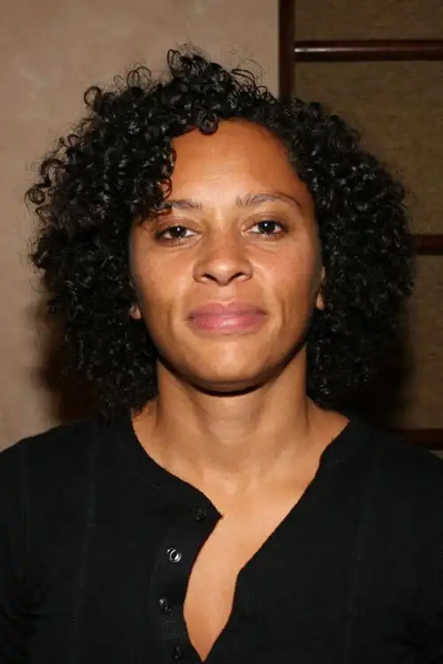 Nadia Hallgren