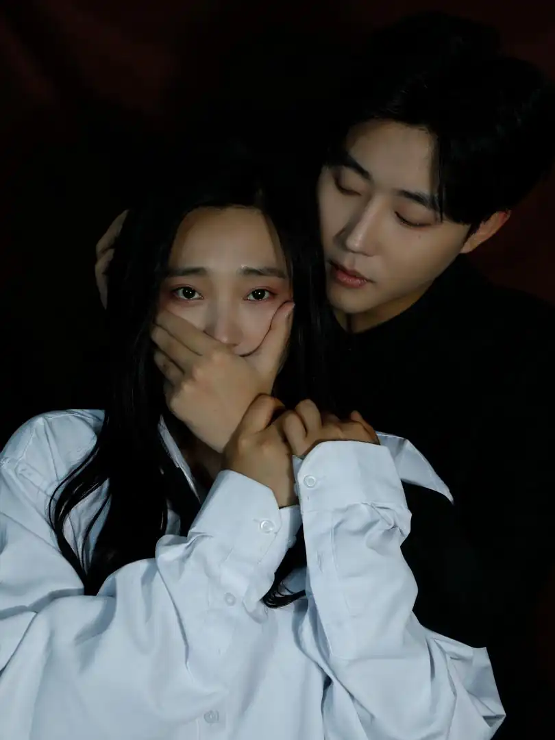 Tình Yêu Giam Cầm